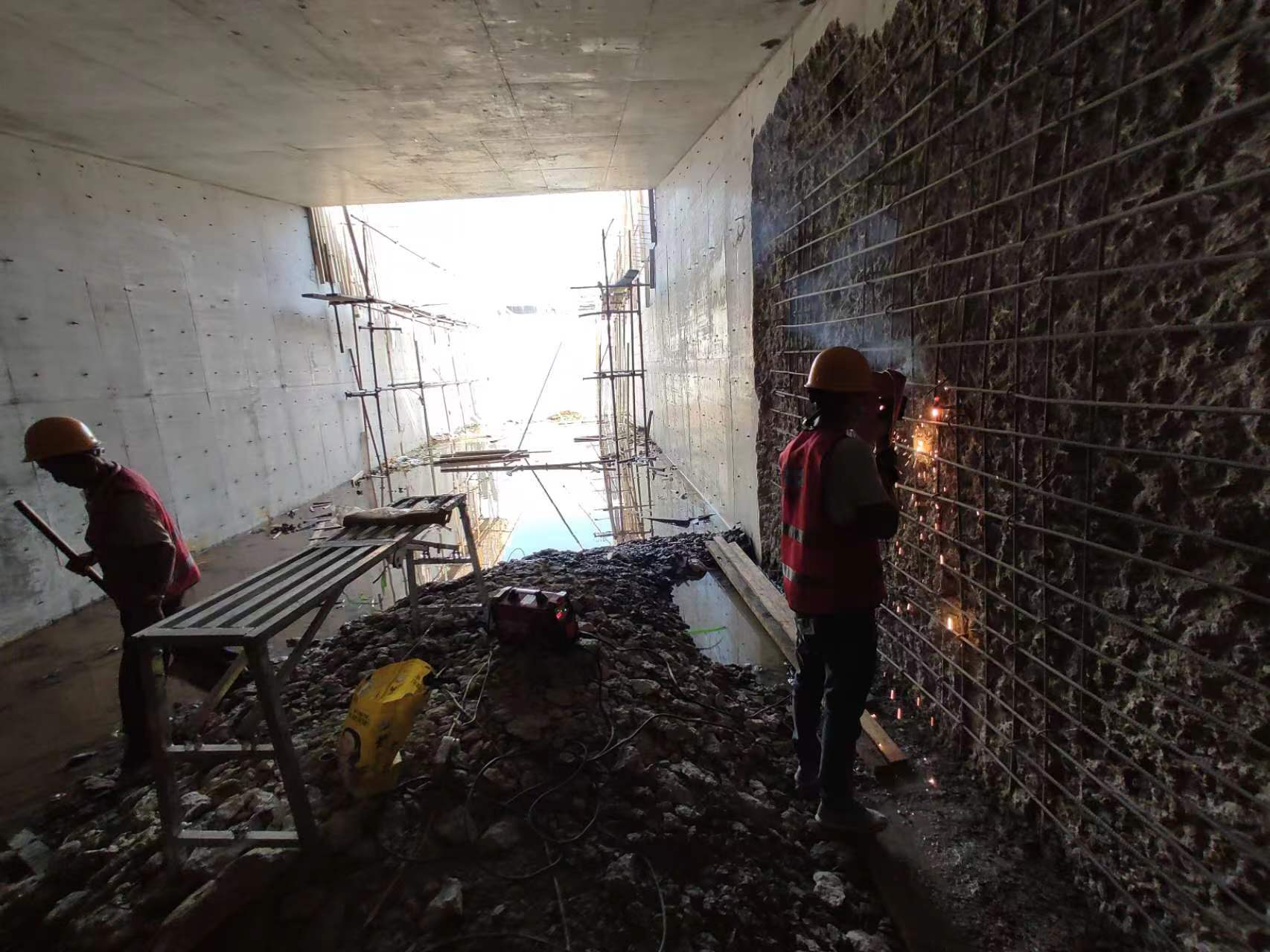 珲春挖断承重墙导致楼体开裂，加固施工方案出炉